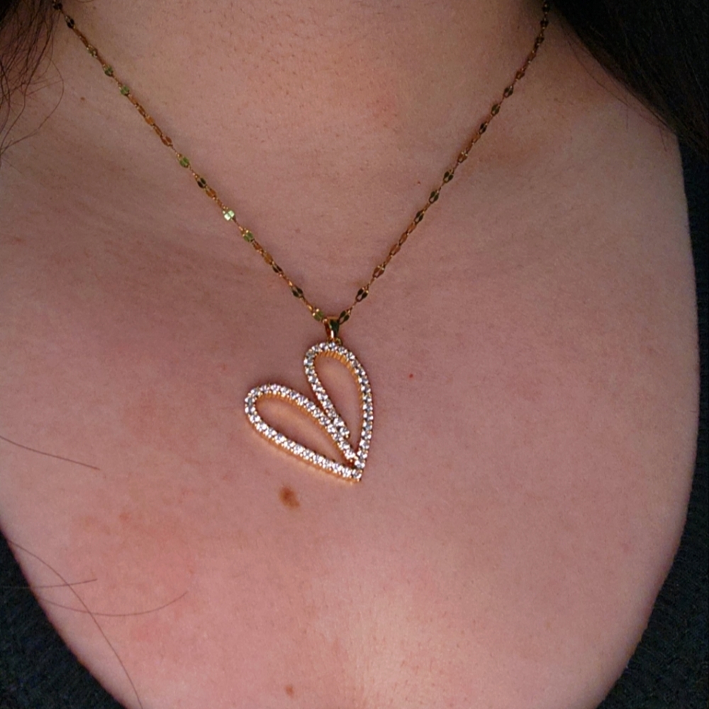 Gold heart necklace *new